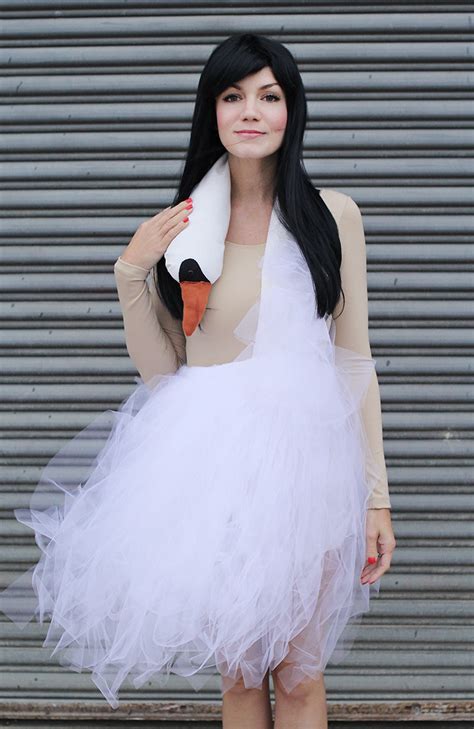 bjork swan dress images.